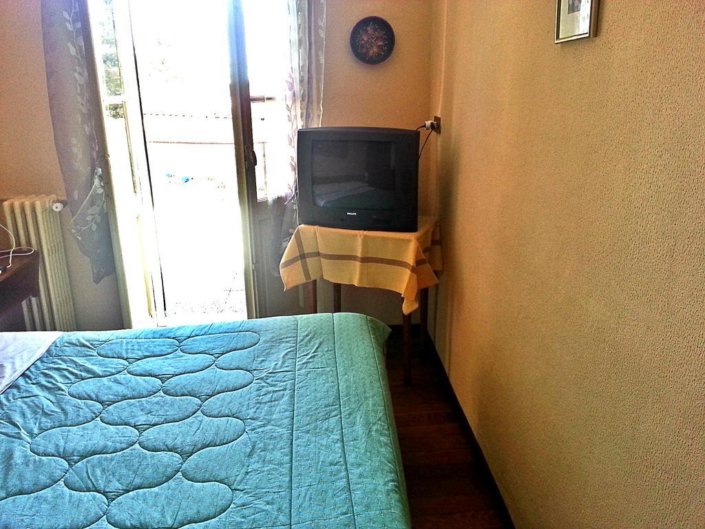 Eden Hotel *